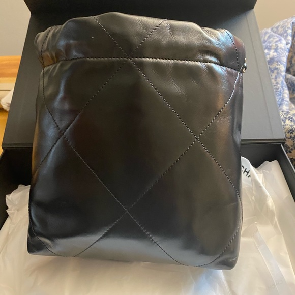 Chanel mini 22!! Black with gold hardware - Picture 4 of 4